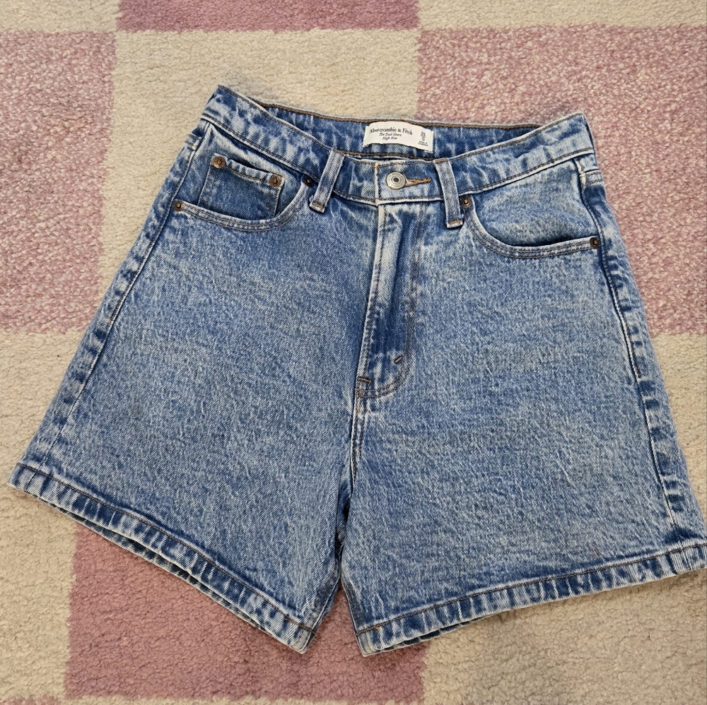 Abercrombie & Fitch The Dad Short High Rise Light Wash Size 25